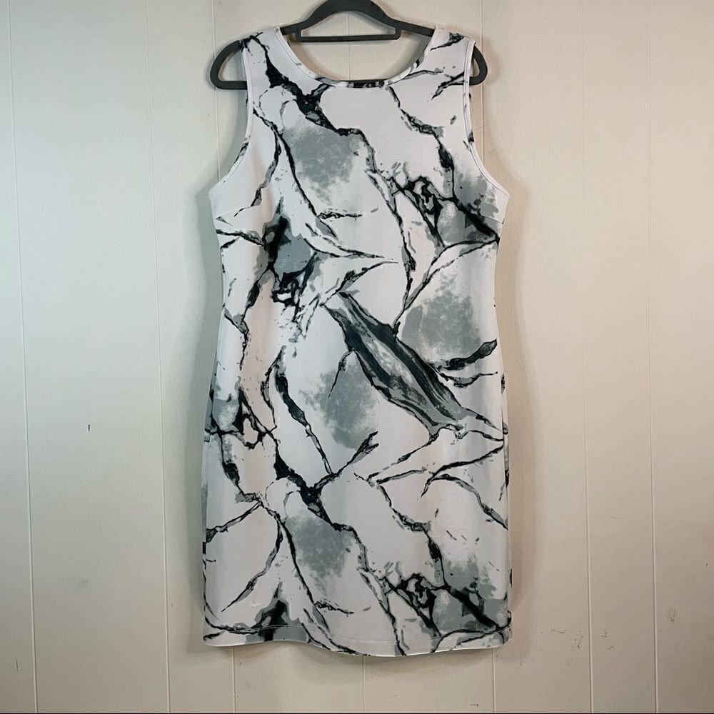 Carmen Marc Valvo White Marble Print Shift Dress NWT